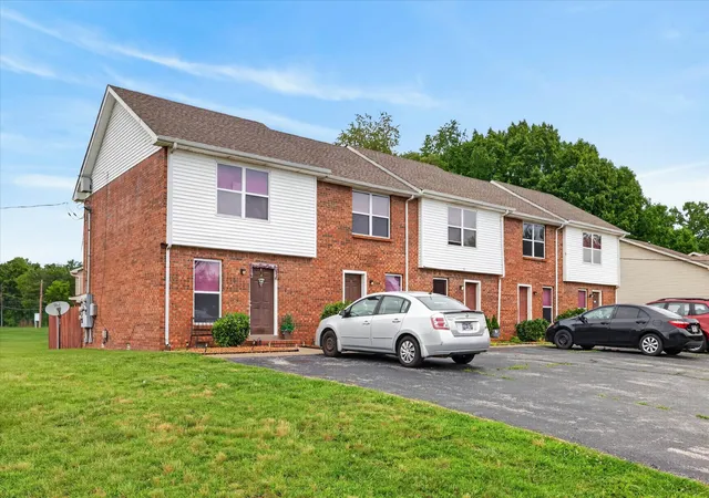 Listing Photo 5 - Condo for sale in building located at 1531 E Knollwood Cir, Clarksville, TN 37043
