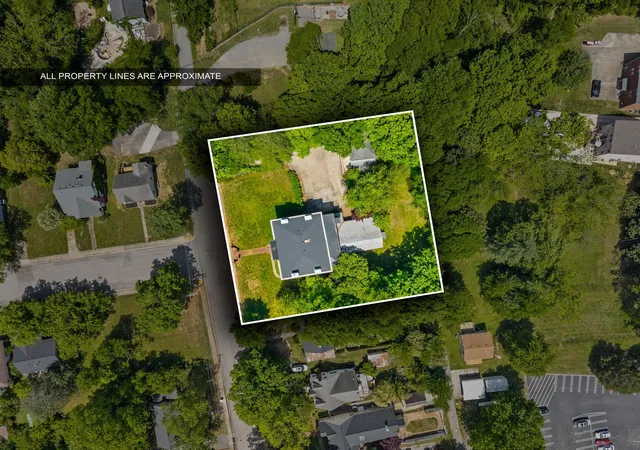 Photo 2 of Single family home for sale at 529 York St, Clarksville, TN 37040 | MLS# 3221438 | Listing updated on 2026-08-27
