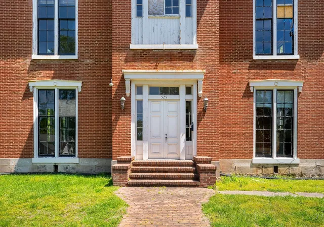 Photo 3 of Single family home for sale at 529 York St, Clarksville, TN 37040 | MLS# 3221438 | Listing updated on 2026-08-27