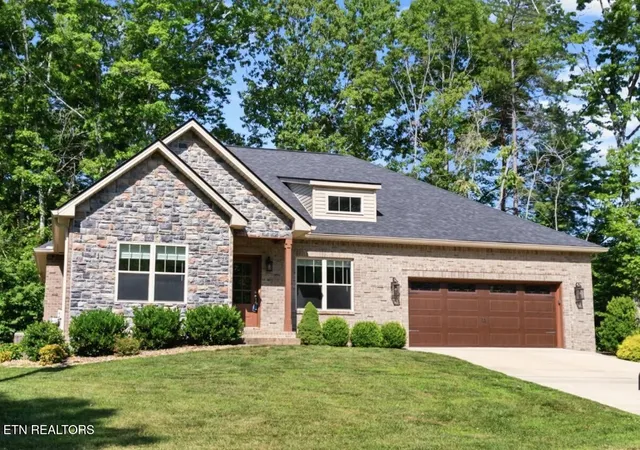 Photo 1 of Single family home for sale at 10 King John Ln, Crossville, TN 38558 | MLS# 3201307 | Listing updated on 2026-09-21