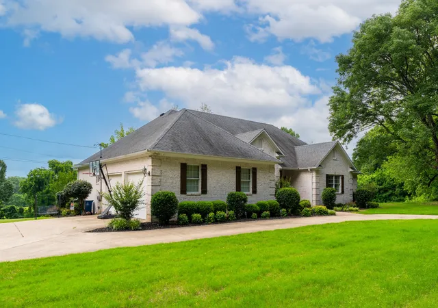 Homes for sale in Dyersburg, TN | 1015 Kelly Rd, Dyersburg, TN 38024 | MLS# 3202835