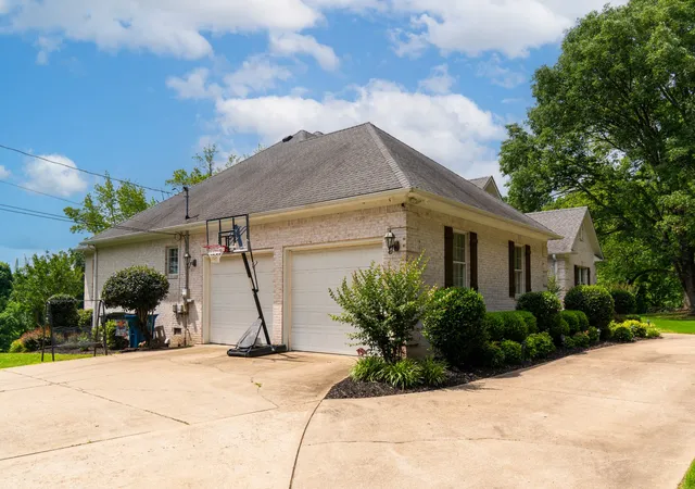 Homes for sale in Dyersburg, TN | 1015 Kelly Rd, Dyersburg, TN 38024 | MLS# 3202835