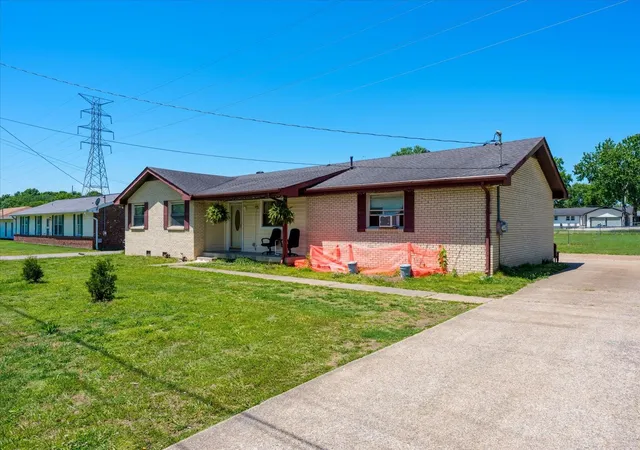 Photo 2 of Single family home for sale at 127 Scotch St, Hendersonville, TN 37075 | MLS# 3205439 | Listing updated on 2026-08-23