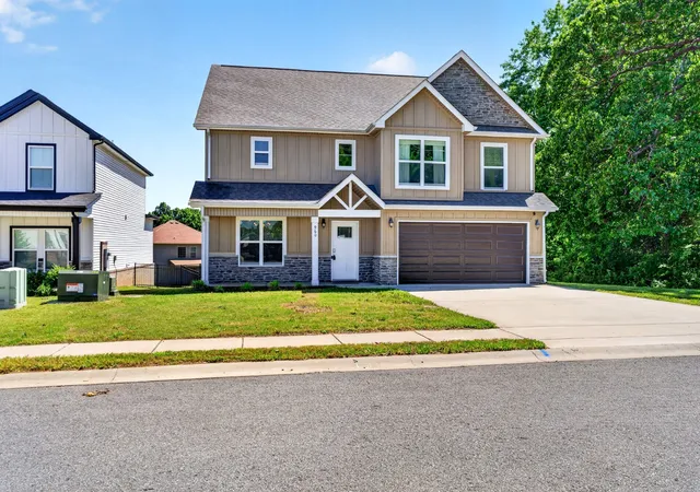 Photo 2 of Sale Pending at 960 Princeton Dr, Clarksville, TN 37042 | MLS# 3205236 | Listing updated on 2026-10-15