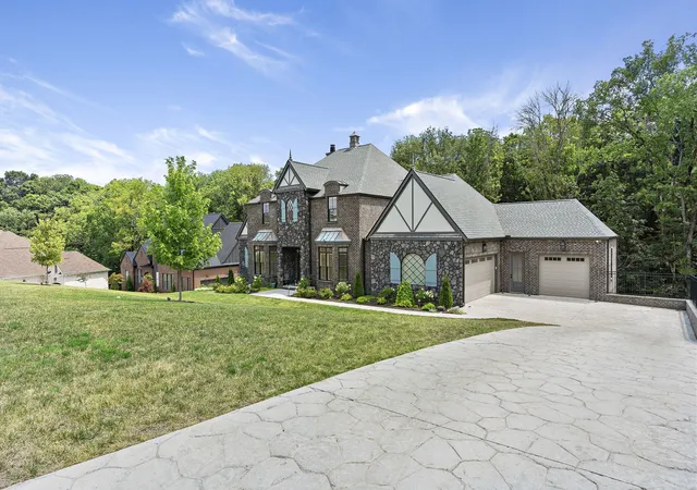 Photo 3 of Mansion for sale at 1601 Eastwood Dr, Brentwood, TN 37027 | MLS# 3216602 | Listing updated on 2026-07-11