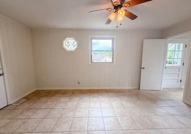 5th image of 587 Lafayette Rd, Clarksville, TN 37042 | MLS# 3205442