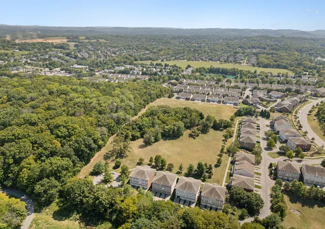 Listing Photo 5 - Condo for sale in building located at 1033 Park Run Dr, Franklin, TN 37067