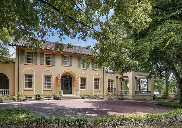 Photo 1 of Mansion for sale at 335 N Dixie Ave, Cookeville, TN 38501 | MLS# 3216283 | Listing updated on 2026-10-11