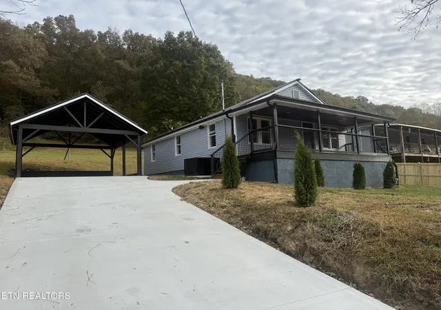 Homes for sale in Oliver Springs, TN | 220 Walden Ave, Oliver Springs, TN 37840 | MLS# 3205496