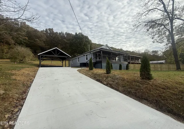 Homes for sale in Oliver Springs, TN | 220 Walden Ave, Oliver Springs, TN 37840 | MLS# 3205496