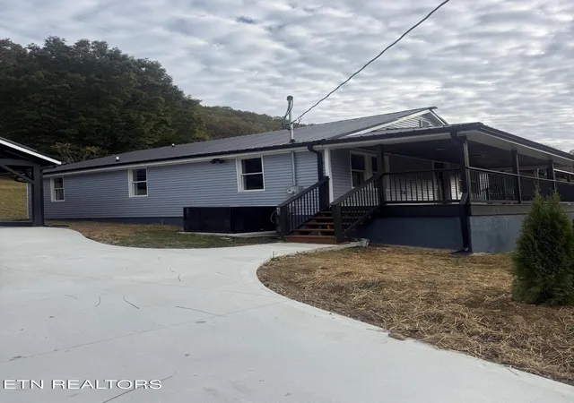 Homes for sale in Oliver Springs, TN | 220 Walden Ave, Oliver Springs, TN 37840 | MLS# 3205496