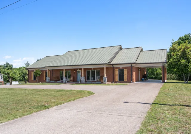 Photo 2 of Single family home for sale at 402 Fairway Trl, Springfield, TN 37172 | MLS# 3211155 | Listing updated on 2026-09-20