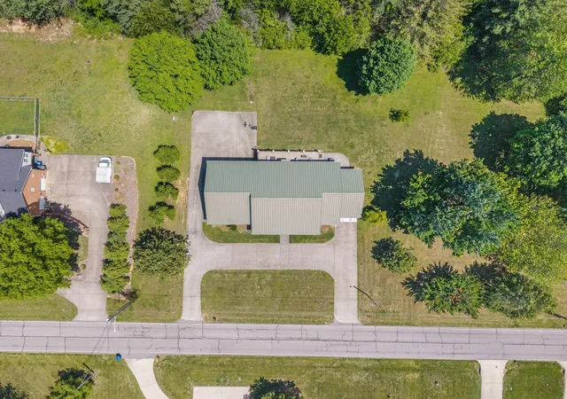 Photo 4 of Single family home for sale at 402 Fairway Trl, Springfield, TN 37172 | MLS# 3211155 | Listing updated on 2026-09-20