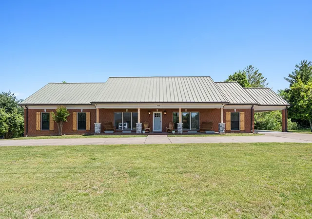 Photo 1 of Single family home for sale at 402 Fairway Trl, Springfield, TN 37172 | MLS# 3211155 | Listing updated on 2026-10-03