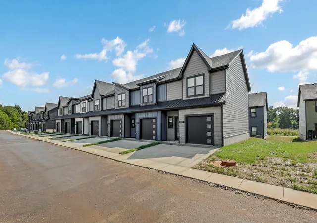 Photo 4 of Townhouse for sale at 1307 Jonathan Wade Cir #1307, Clarksville, TN 37043 | MLS# 3205771 | Listing updated on 2026-08-27