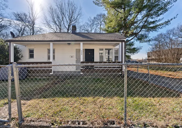 Photo 1 of Single family home for sale at 420 E State St, Murfreesboro, TN 37130 | MLS# 3213984 | Listing updated on 2026-05-15