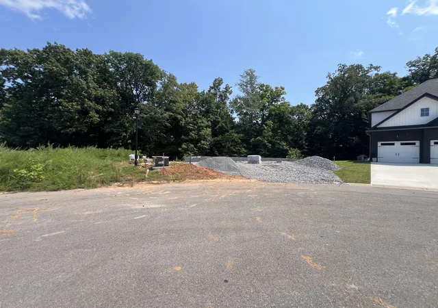Photo 2 of Single family home for sale at 661 Eva Agnes Ave, Clarksville, TN 37042 | MLS# 3213482 | Listing updated on 2026-08-23