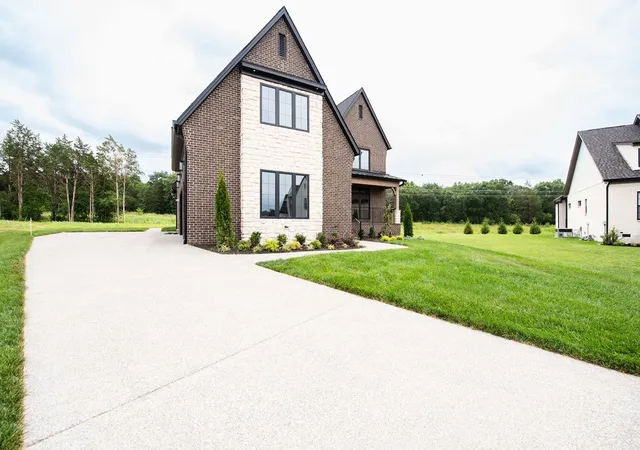 Photo 3 of Single family home for sale at 2930 Carisbrooke Dr, Mount Juliet, TN 37122 | MLS# 3246223 | Listing updated on 2026-09-29