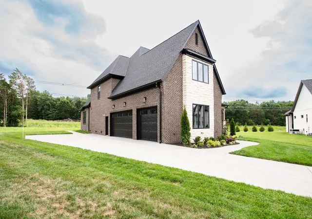 Photo 4 of Single family home for sale at 2930 Carisbrooke Dr, Mount Juliet, TN 37122 | MLS# 3246223 | Listing updated on 2026-09-29