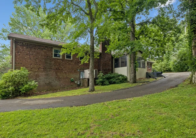 Homes for sale in Hopkinsville, KY | 308 Adams Ave, Hopkinsville, KY 42240 | MLS# 3217872