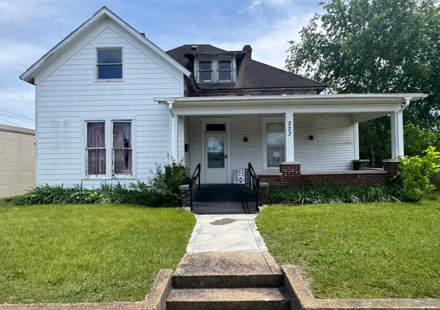 1st image of 223 N Main St, Dickson, TN 37055 | MLS# 3210834