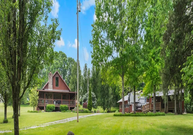1st image of 990 Bugscuffle Rd, Wartrace, TN 37183 | MLS# 3208316