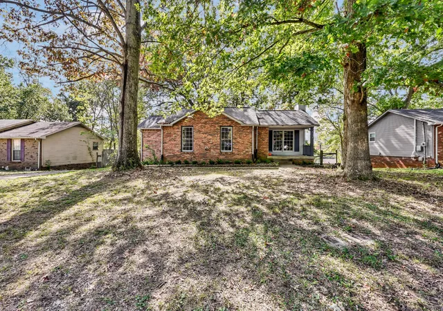 Photo 1 of Single family home for sale at 810 R S Bradley Blvd, Clarksville, TN 37042 | MLS# 3248052 | Listing updated on 2026-09-25