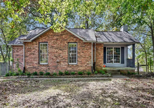 Photo 1 of Single family home for sale at 810 R S Bradley Blvd, Clarksville, TN 37042 | MLS# 3248052 | Listing updated on 2026-09-25