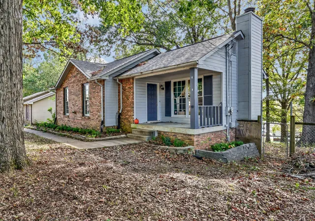 Photo 2 of Single family home for sale at 810 R S Bradley Blvd, Clarksville, TN 37042 | MLS# 3248052 | Listing updated on 2026-09-25