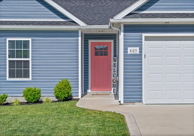 Photo 1 of Single family home for sale at 405 Pomeroy Dr, Clarksville, TN 37042 | MLS# 3207943 | Listing updated on 2026-09-30