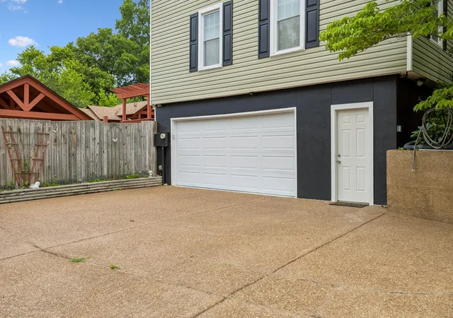 Homes for sale in Nashville, TN | 1105 Blythe Ct E, Nashville, TN 37221 | MLS# 3223924