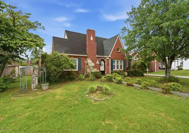 Homes for sale in Carthage, TN | 518 Jefferson Ave E, Carthage, TN 37030 | MLS# 3220499