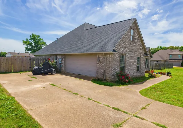 Homes for sale in Henderson, TN | 100 Mary Kate Ln, Henderson, TN 38340 | MLS# 3208441
