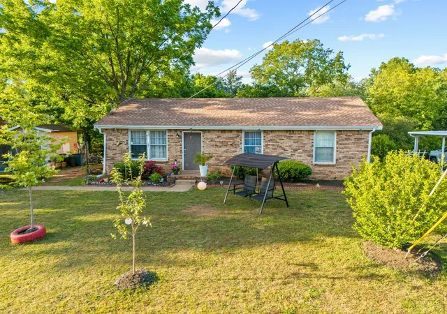 Photo 1 of Single family home for sale at 105 Bellamy Ct, Clarksville, TN 37043 | MLS# 3211513 | Listing updated on 2026-08-20