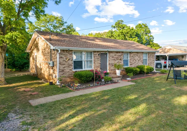 Photo 2 of Single family home for sale at 105 Bellamy Ct, Clarksville, TN 37043 | MLS# 3211513 | Listing updated on 2026-08-20