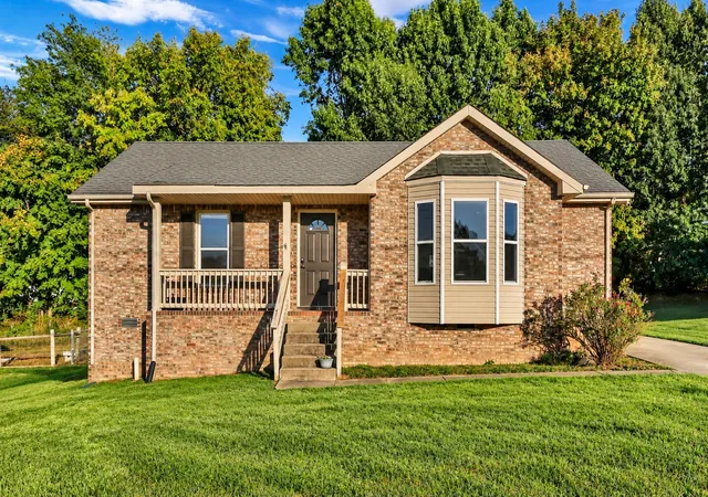 Single family home for sale at 274 Moncrest Dr, Clarksville, TN 37042 | MLS# 3542305