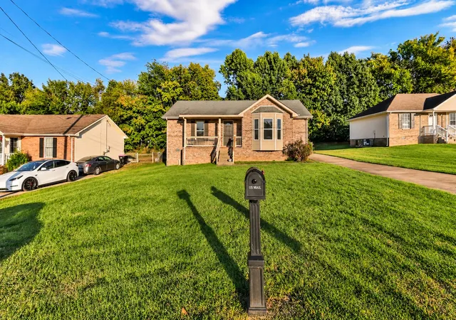 Photo 3 of Single family home for sale at 274 Moncrest Dr, Clarksville, TN 37042 | MLS# 3542305 | Listing updated on 2026-10-09
