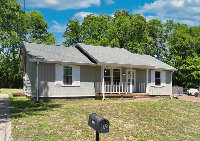 Photo 2 of Single family home for sale at 108 Crystal Ct, Nashville, TN 37207 | MLS# 3210995 | Listing updated on 2026-09-15