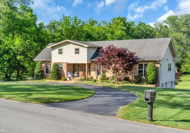 Photo 3 of Single family home for sale at 1205 Sycamore Dr, Manchester, TN 37355 | MLS# 3215231 | Listing updated on 2026-08-23