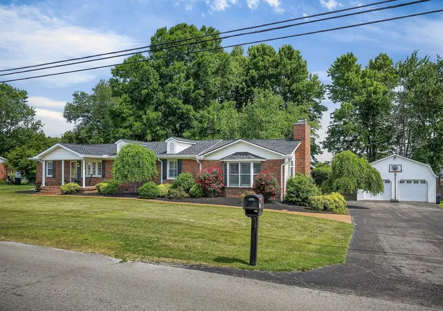 Homes for sale in Smithville, TN | 708 Dry Creek Rd, Smithville, TN 37166 | MLS# 3217297