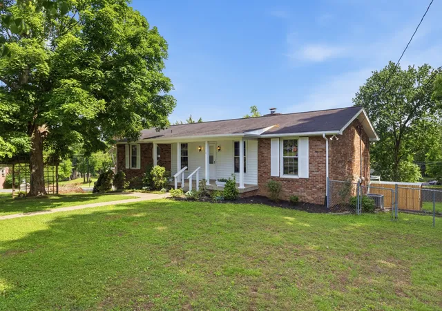 Homes for sale in Hendersonville, TN | 135 Gatone Dr, Hendersonville, TN 37075 | MLS# 3223263