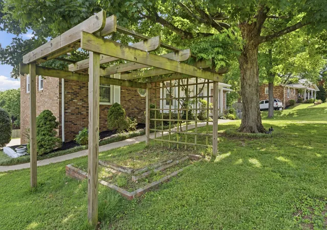 Homes for sale in Hendersonville, TN | 135 Gatone Dr, Hendersonville, TN 37075 | MLS# 3223263