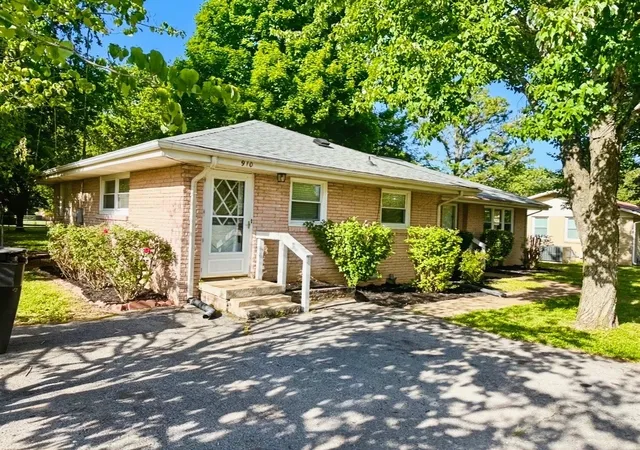 Homes for sale in Murfreesboro, TN | 910 Glenwood Dr, Murfreesboro, TN 37129 | MLS# 3211171