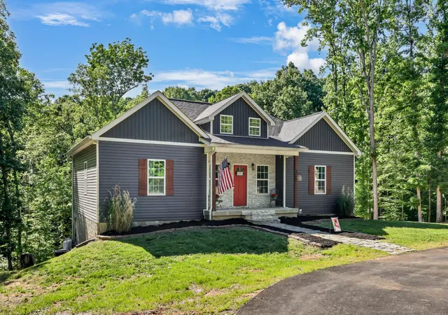 Homes for sale in Cadiz, KY | 407 Summerfield Dr, Cadiz, KY 42211 | MLS# 3214442