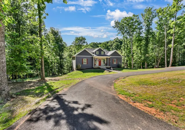 Homes for sale in Cadiz, KY | 407 Summerfield Dr, Cadiz, KY 42211 | MLS# 3214442
