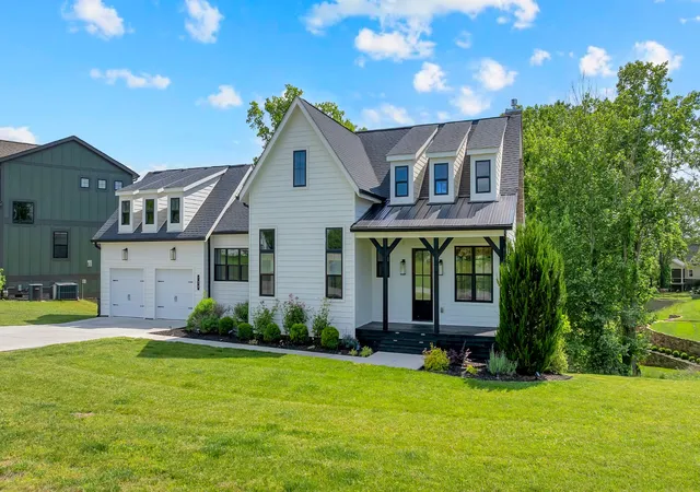 Photo 2 of Sale Pending at 135 Fanning Bnd Dr, Winchester, TN 37398 | MLS# 3213990 | Listing updated on 2026-09-22