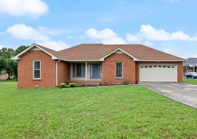 Photo 1 of Single family home for sale at 1725 Holw Oak Dr, Lebanon, TN 37087 | MLS# 3213610 | Listing updated on 2026-08-18