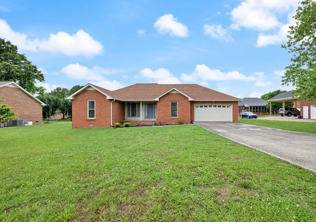 Photo 2 of Single family home for sale at 1725 Holw Oak Dr, Lebanon, TN 37087 | MLS# 3213610 | Listing updated on 2026-08-18
