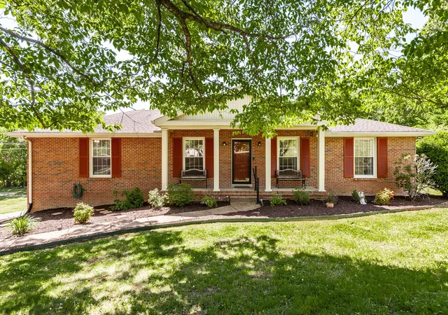 Homes for sale in Hendersonville, TN | 131 Honeysuckle Dr, Hendersonville, TN 37075 | MLS# 3211771