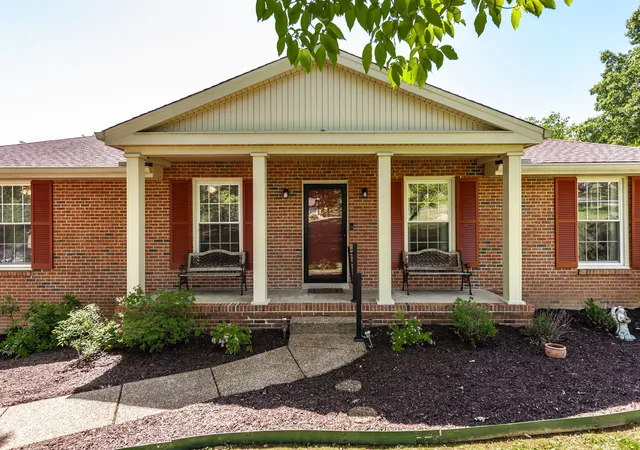 Homes for sale in Hendersonville, TN | 131 Honeysuckle Dr, Hendersonville, TN 37075 | MLS# 3211771